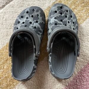 CROCS Kids Gray Camouflage Water Shoes
